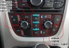 朗行车的空调控制面板位于哪个位置？